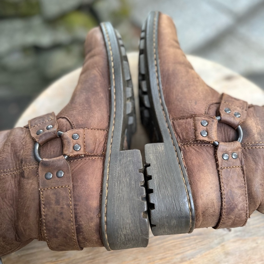 BORN Women’s Fleece lined Leather Harness boots. Weathered brown. Size 8. - Picture 7 of 9